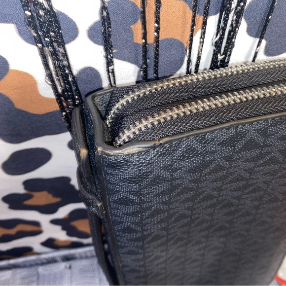 MICHAEL KORS SMARTPHONE WALLET - Picture 15 of 15